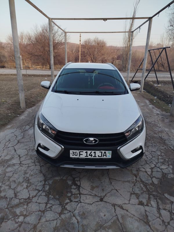 Lada vesta sw cros