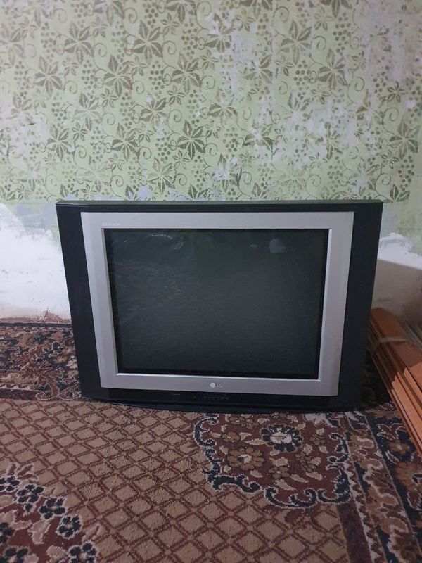 Телевизор LG б/у.