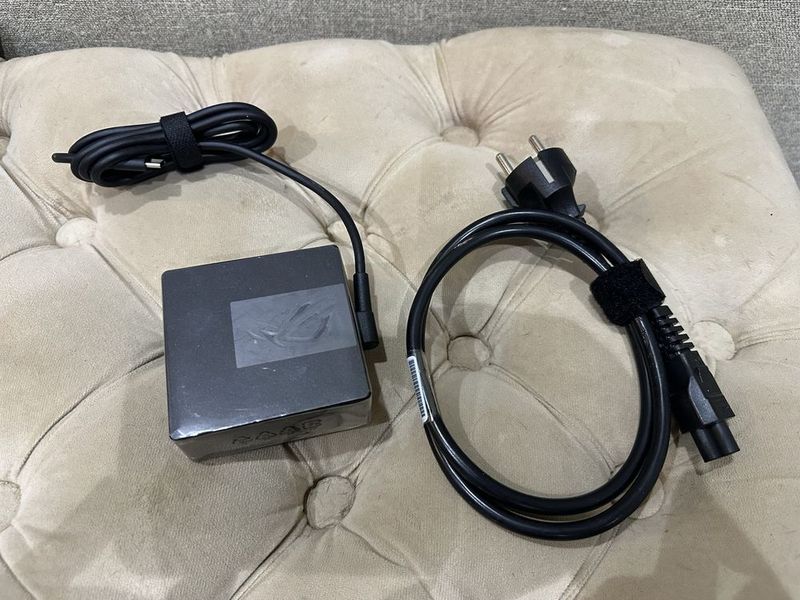 * Asus ROG A20-100P1A зарядка USB-C для Asus Rog Flow новая оригинал * Asus ROG A20-100P1A зарядка USB-C для Asus Rog Flow новая оригинал