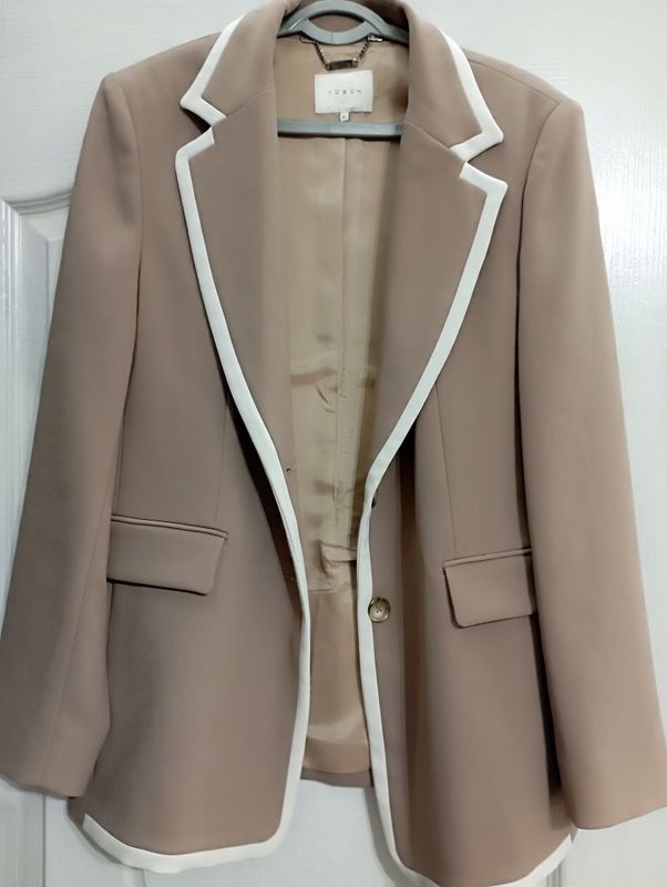 Жженские пиджаки одиночки Жженские пиджаки одиночки