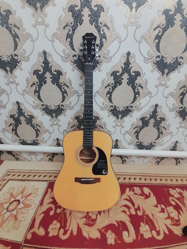 Gitara 41 lik. Taza shertilmegen.