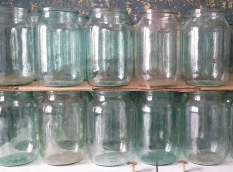 Продам ( 1 литр) стеклянные банки для закрутки