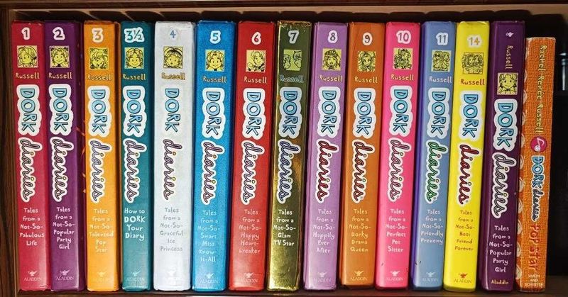 DORK DIARIES 15 books in English. Дневник НИККИ 15 книги На Английском