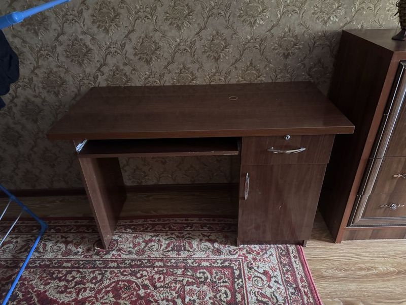 Продам компьютерный стол