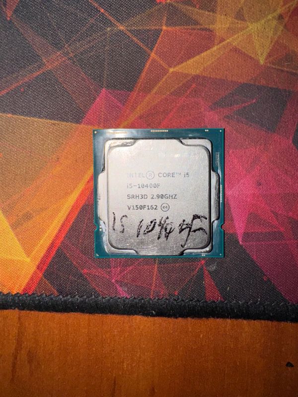 Intel I5 10400F. Intel I5 10400F.
