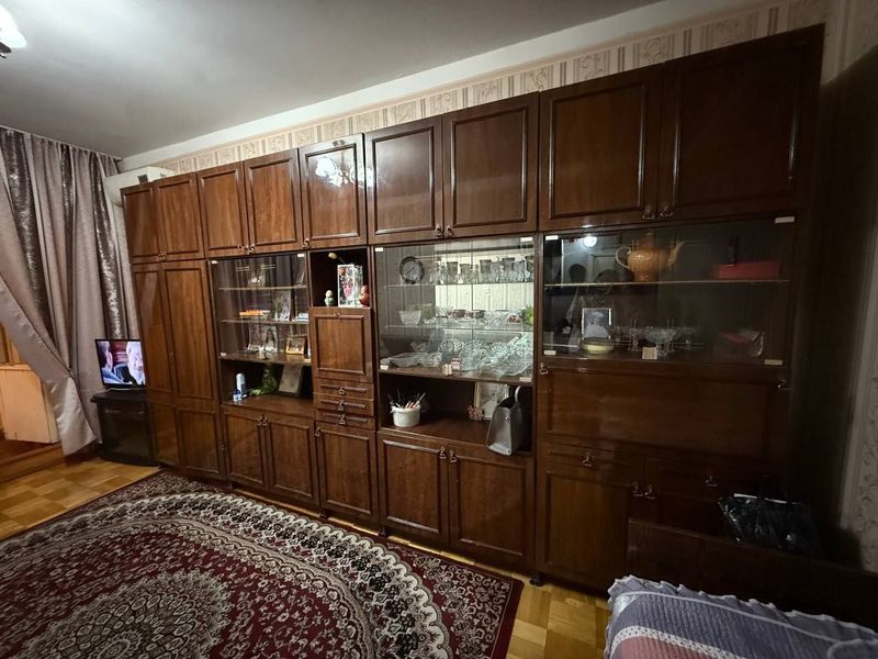 Продаётся стенка со шкафами Продаётся стенка со шкафами