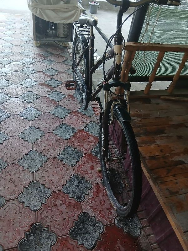 Velosiped sotiladi Velosiped sotiladi