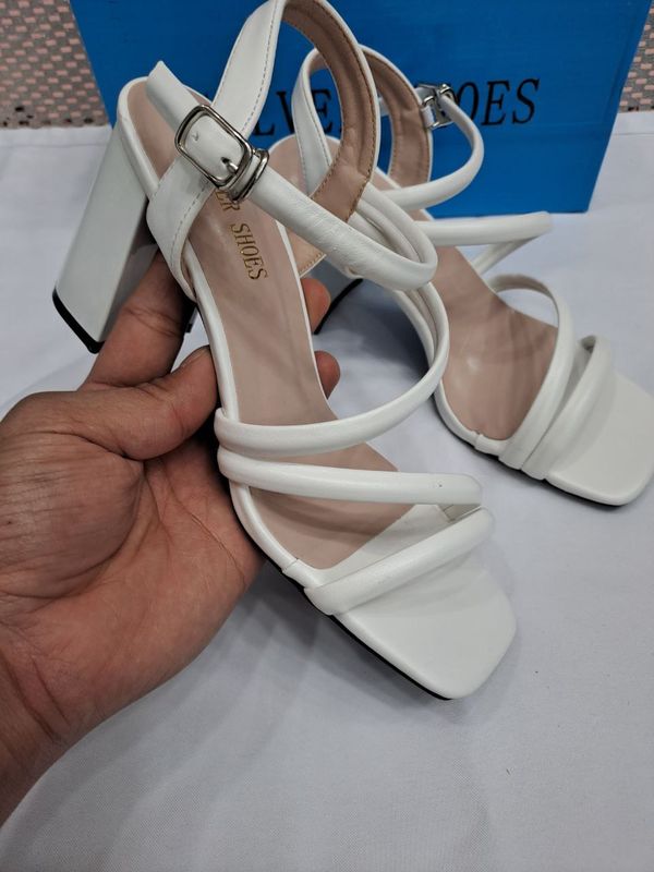 SILVER SHOES SILVER SHOES
