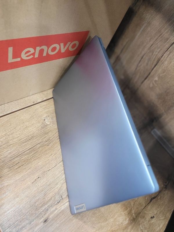 Lenovo IdeaPad Slim 3 15IRU8