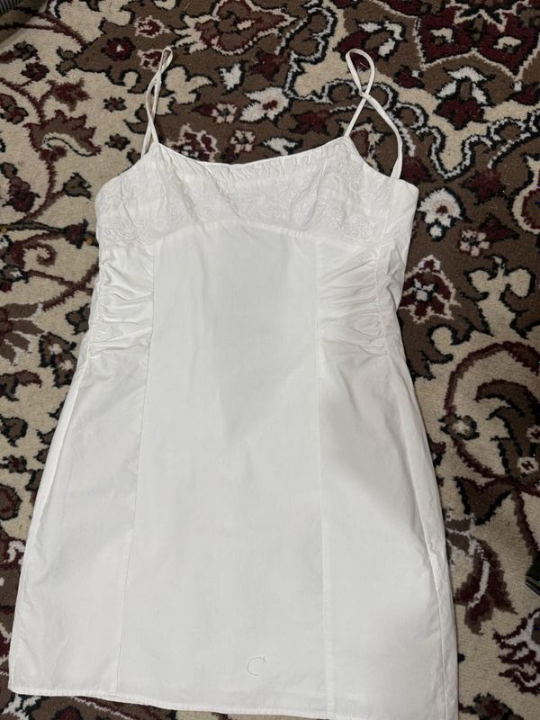 Платье Zara на стройную девушку Платье Zara на стройную девушку