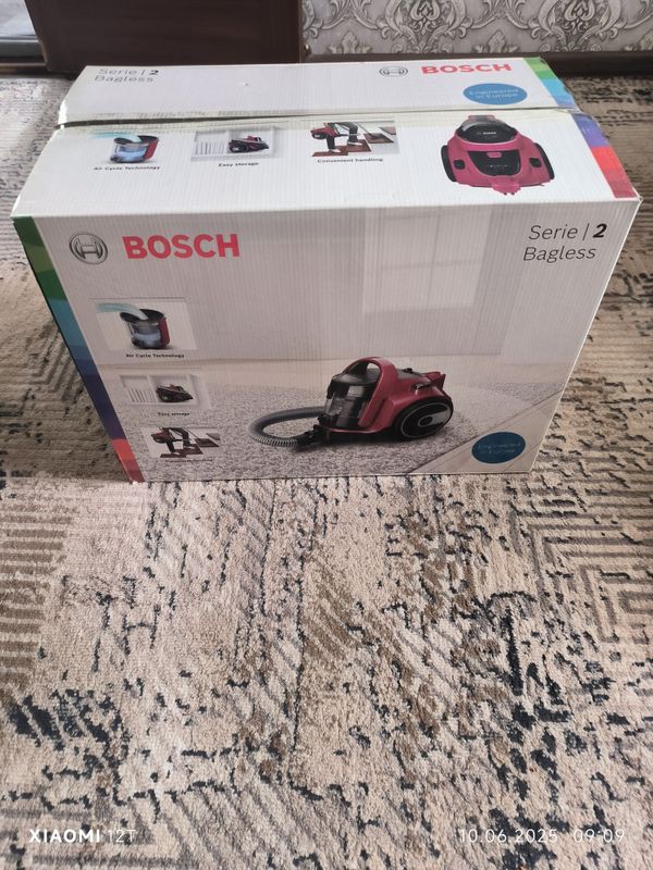 Продаю пылесос Bosh BGC05AAA2 (оригинал) Продаю пылесос Bosh BGC05AAA2 (оригинал)