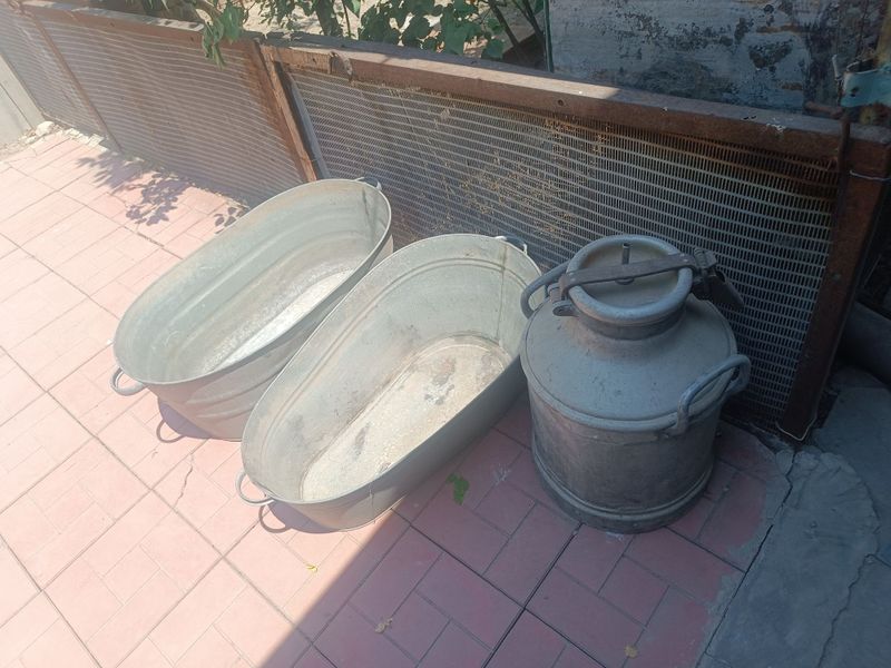 Продаются две ванные и фляга Продаются две ванные и фляга