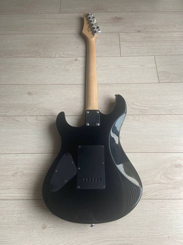 Гитара Yamaha ERG 121C Гитара Yamaha ERG 121C
