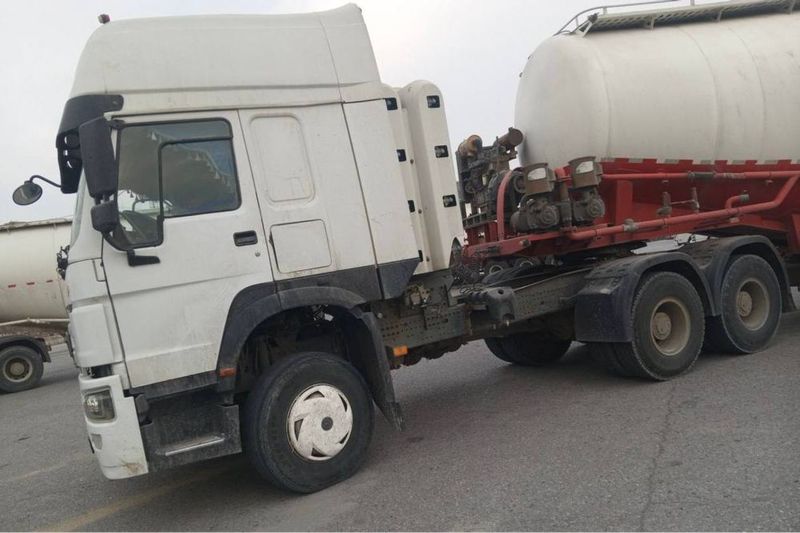 Howo A6 тягач Sinotruk комплект цементовоз Howo A6 тягач Sinotruk комплект цементовоз