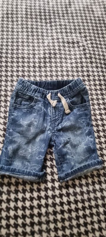 Шорты на мальчика GAP 2 года Шорты на мальчика GAP 2 года