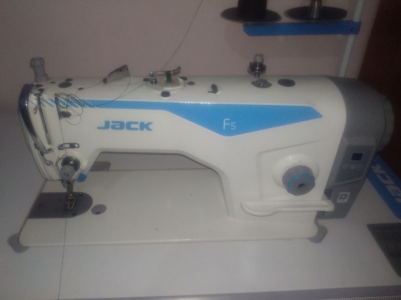 Машинка швейная JAK Машинка швейная JAK