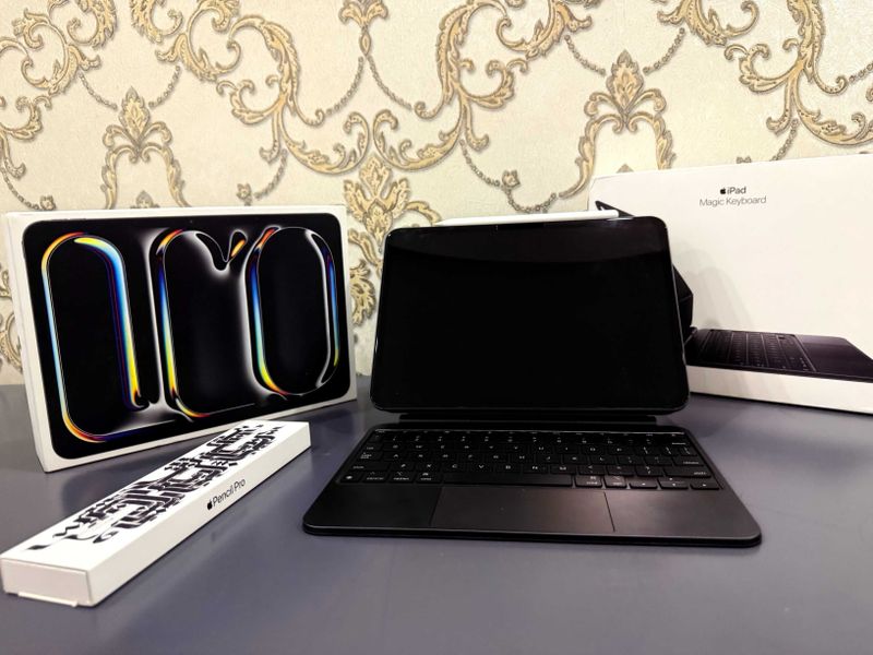 iPad Pro 11 inch, 256 GB, M4 Black + Magic Keyboard Black + Pencil Pro iPad Pro 11 inch, 256 GB, M4 Black + Magic Keyboard Black + Pencil Pro