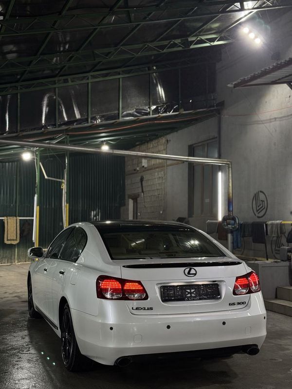 Прадаётся Lexus GS300