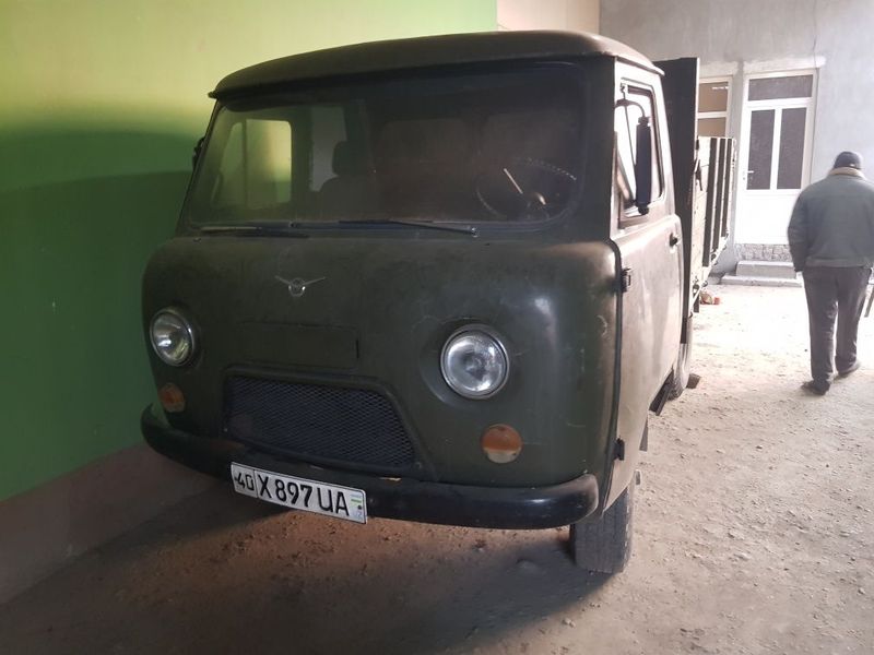 UAZ sotiladi 1977 yil