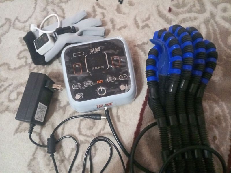 qo'l uchun elektiron massajyor perchatka qo'l uchun elektiron massajyor perchatka