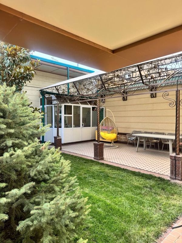 Yunusobodda 8xonali hovli arendaga beriladi Yunusobodda 8xonali hovli arendaga beriladi