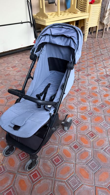 Продается прогулочная коляска Easy walker