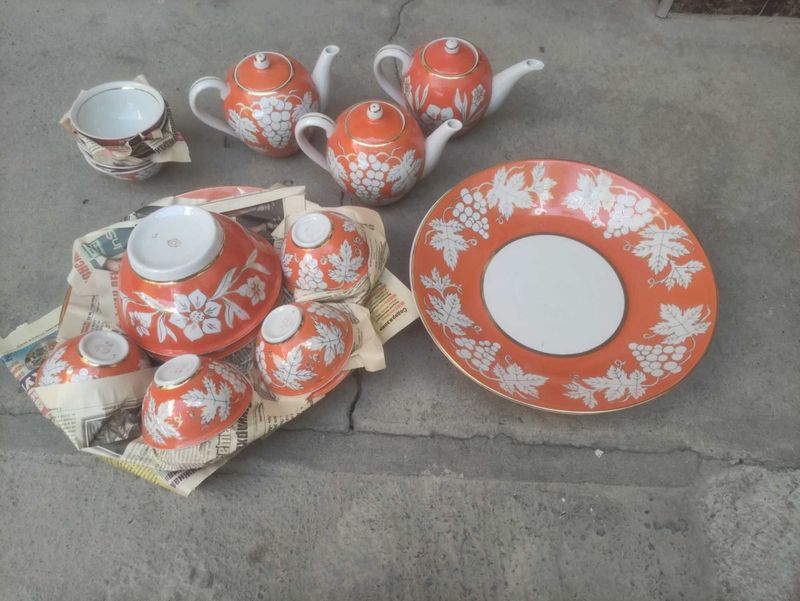 Лаган, тарелка, ваза, чайник, лаган Лаган, тарелка, ваза, чайник, лаган