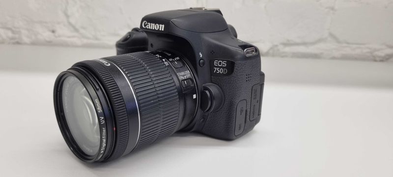 Фотоаппарат Canon EOS 750D с объективом 18-55mm Фотоаппарат Canon EOS 750D с объективом 18-55mm
