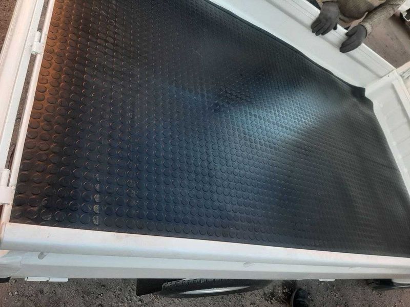 Labo Avtomashinasi bort qismiga rezinivi kovrik 550 000 сум Labo Avtomashinasi bort qismiga rezinivi kovrik 550 000 сум