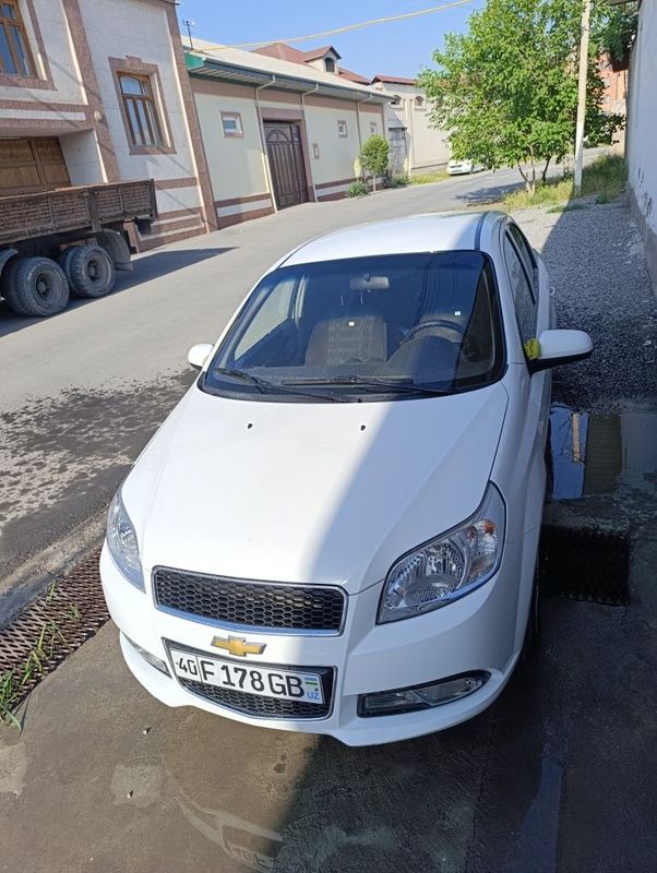 Автомобиль в идеальном состоянии полностью шумка сделано Автомобиль в идеальном состоянии полностью шумка сделано