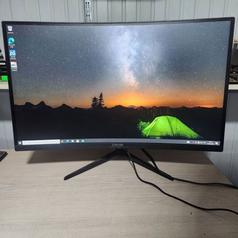 Монитор Bonzer 27 дюймов IPS FHD 180Hz Curved Состояние идеальное Монитор Bonzer 27 дюймов IPS FHD 180Hz Curved Состояние идеальное