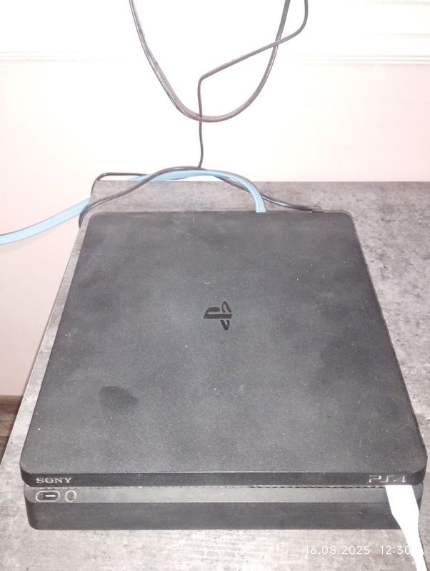 Sony PlayStation 4 slim Sony PlayStation 4 slim