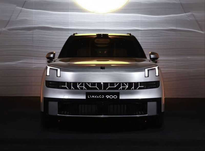 Lynk&Co 900 gibrit