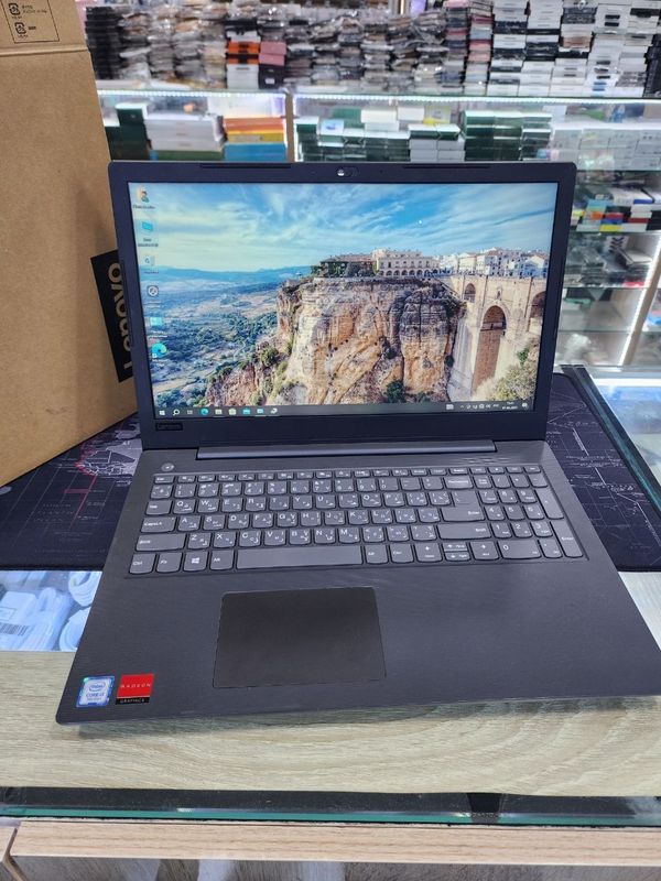 Lenovo Intel Core i3 7020 Radeon 530 2GB SSD 256GB