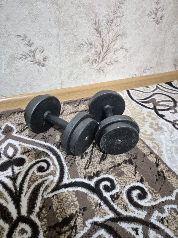 Гантели по 7 кг . Гантели по 7 кг .