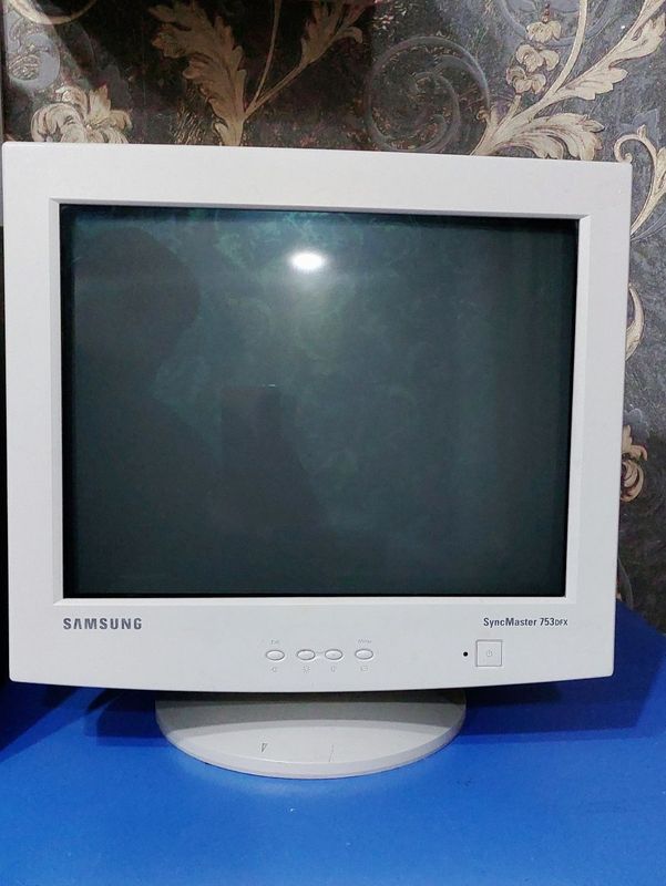 Монитор Samsung 753dfx