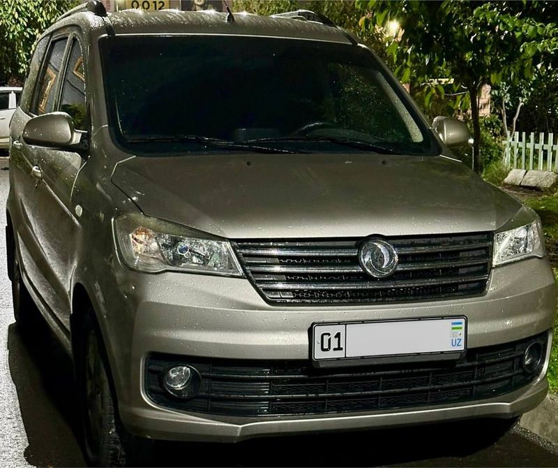 Dongfeng Glory 330S