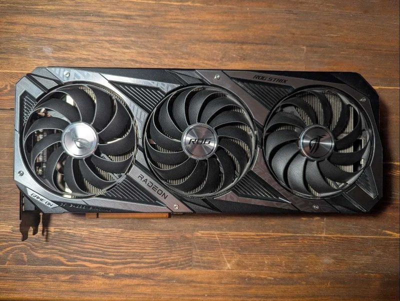 Видеокарта: ASUS ROG STRIX RX6700 XT 12GB Видеокарта: ASUS ROG STRIX RX6700 XT 12GB
