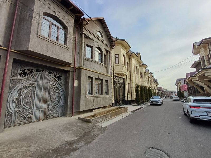 Продаётся Участок дом двух этажный 2.5 соток