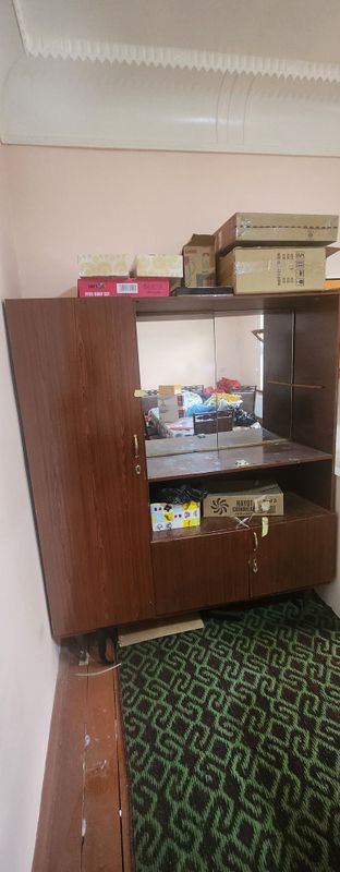 Oshhona mebli va kiyim mebli sotiladi Oshhona mebli va kiyim mebli sotiladi
