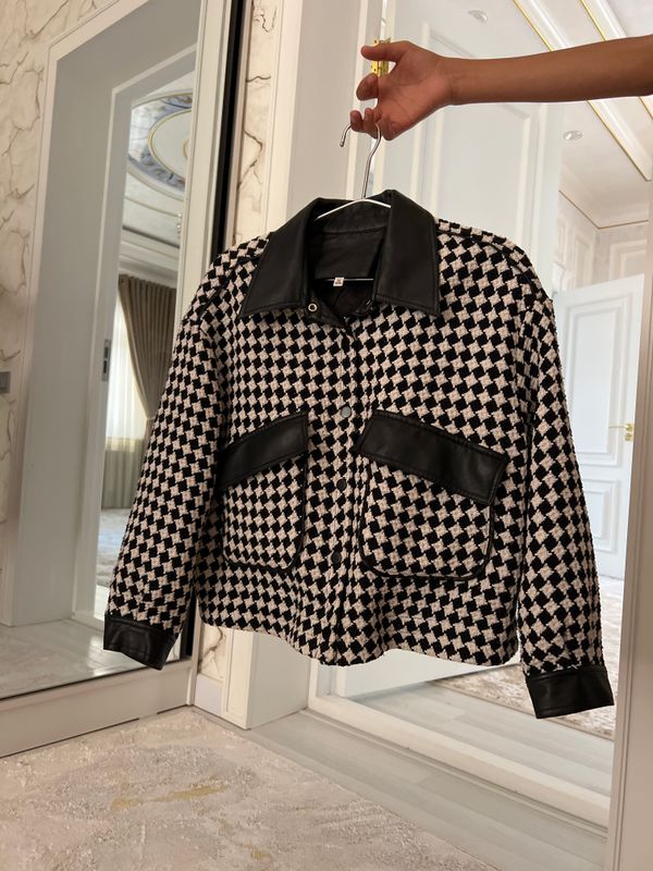 Jacket, kuzda bahorda kiysa boladi, yangidek xali. Jacket, kuzda bahorda kiysa boladi, yangidek xali.
