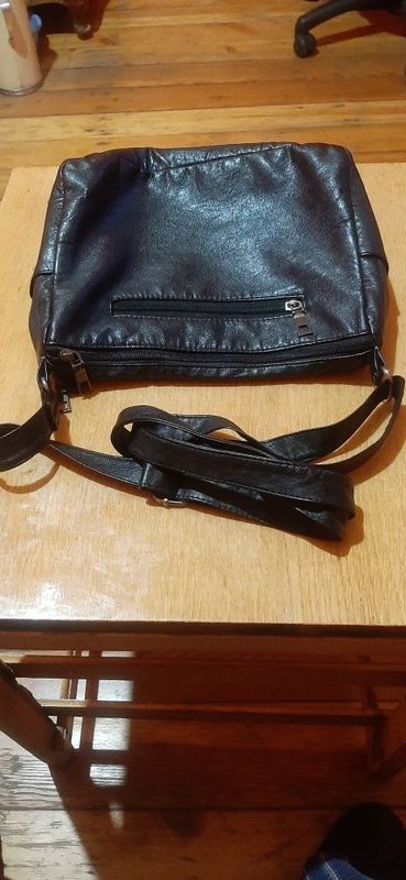 Сумка натуральная кожа мех.в отличном состояние мало пользывалась. Сумка натуральная кожа мех.в отличном состояние мало пользывалась.