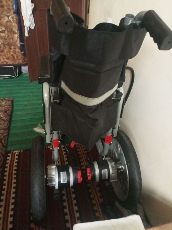 Elektron nogironlar aravachasi. Elektron nogironlar aravachasi.