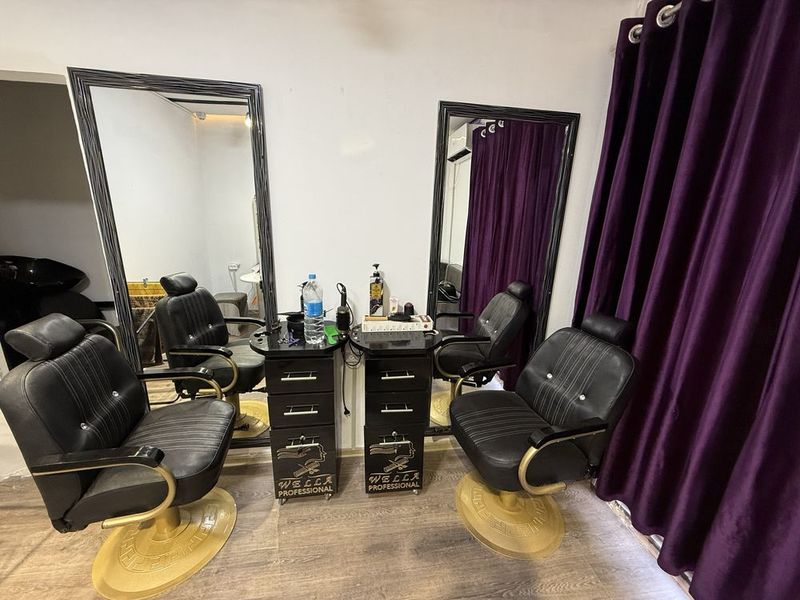 Salon uchun jihozlar sotiladi Salon uchun jihozlar sotiladi