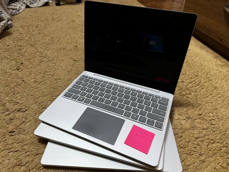 Microsoft SURFACE Go Microsoft SURFACE Go