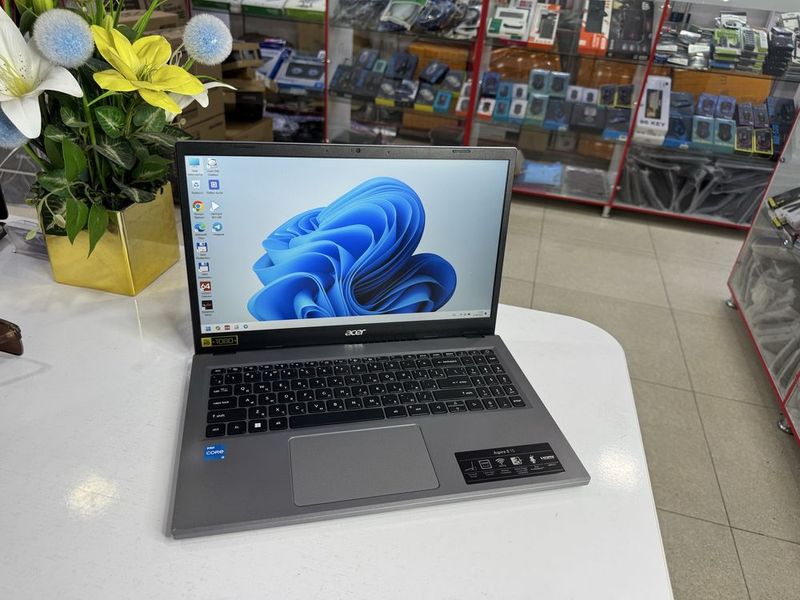 acer core i3-13 oxirgi avlodi 8/512 nvme ssd ideal holatda yangidek