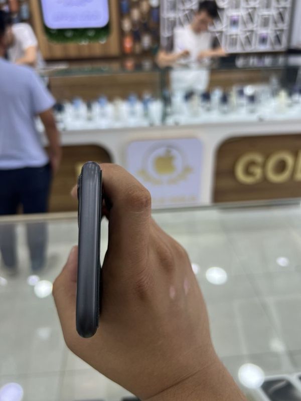 Iphone 11 yengi 1oy boldi karopkadan ochilganiga