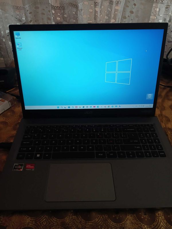 Noutbuk ACER Extansa 215-23 sotiladi Noutbuk ACER Extansa 215-23 sotiladi
