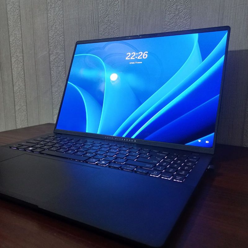 Продаю ноутбук ASUS Vivobook S 16 S5606MA Продаю ноутбук ASUS Vivobook S 16 S5606MA