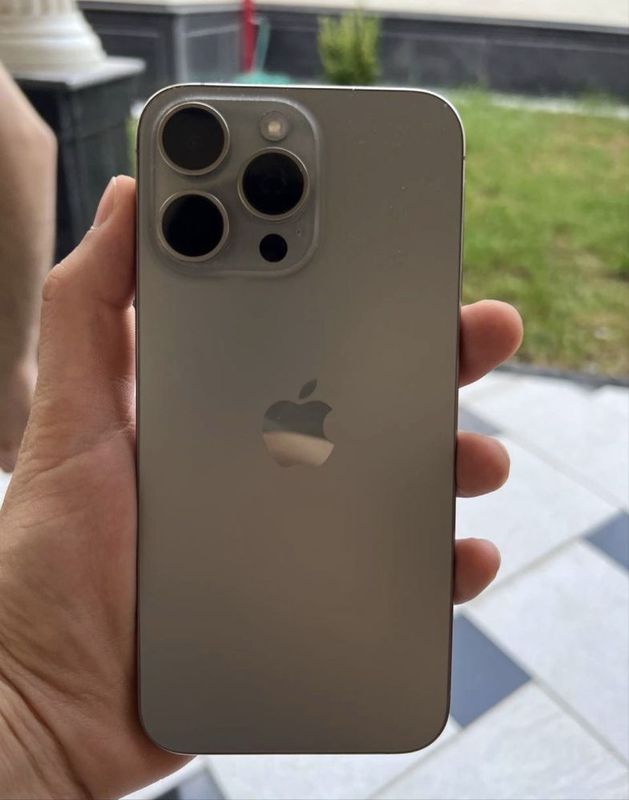 Iphone 15 pro max titan